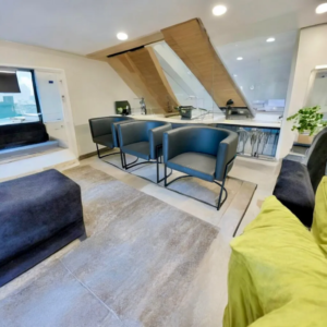 POLTRONA JADE BASE EM FERRO PRETA